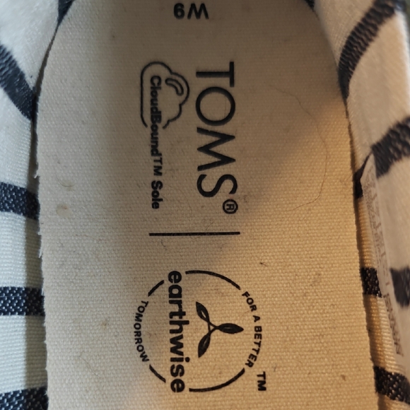 TOMS Women's 9 in Forest Green - Picture 2 of 8